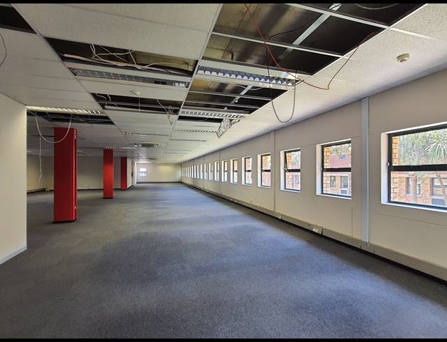 2,431M² OFFICE TO LET IN HALFWAY HOUSE